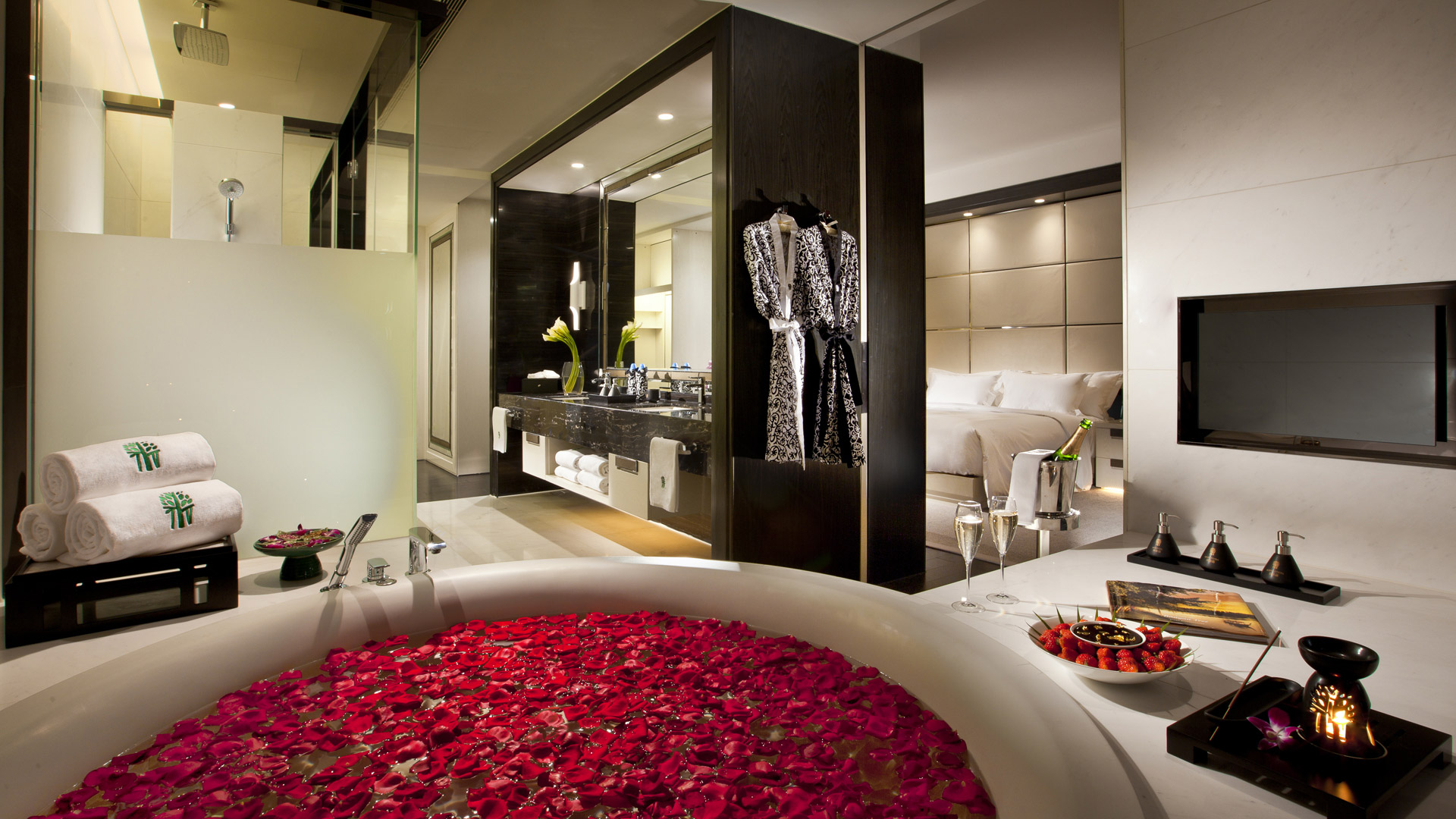 Deluxe Riverside Retreat - King