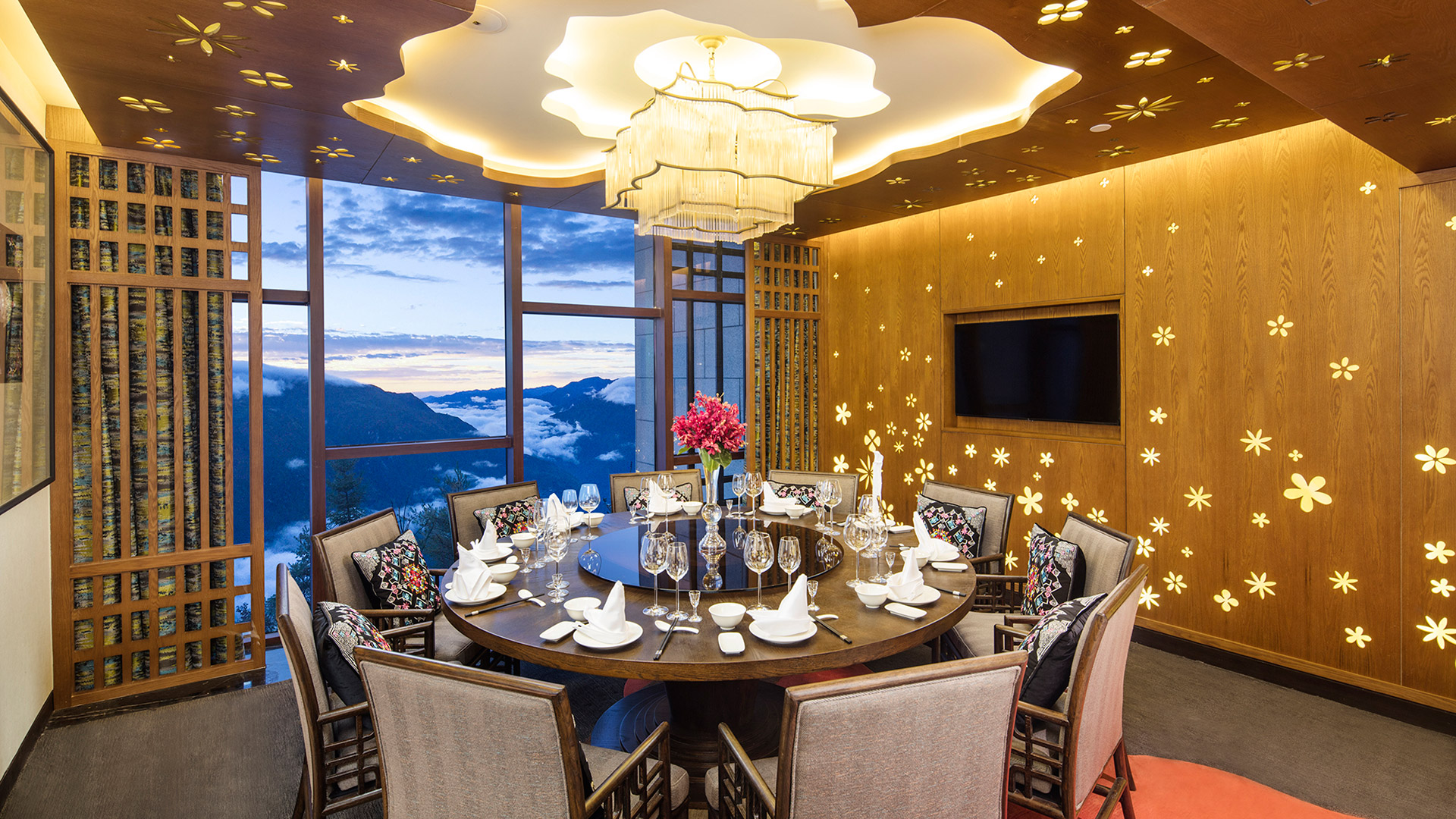 Banyan Tree China Jiuzhaigou Dining - Bai Yun Round Dining Table