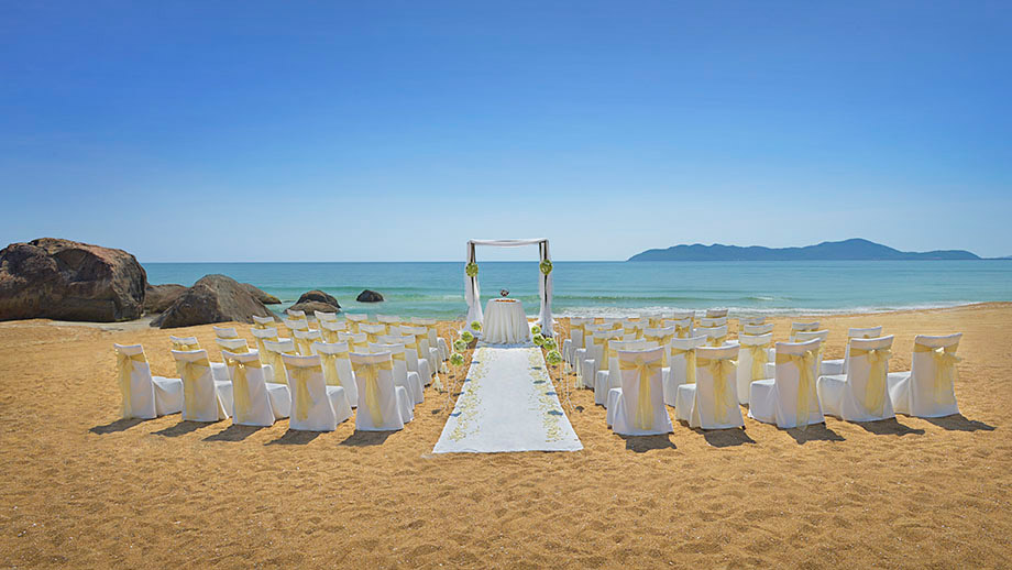 Banyan Tree Vietnam Lang Co Weddings Honeymoons - Beach Wedding