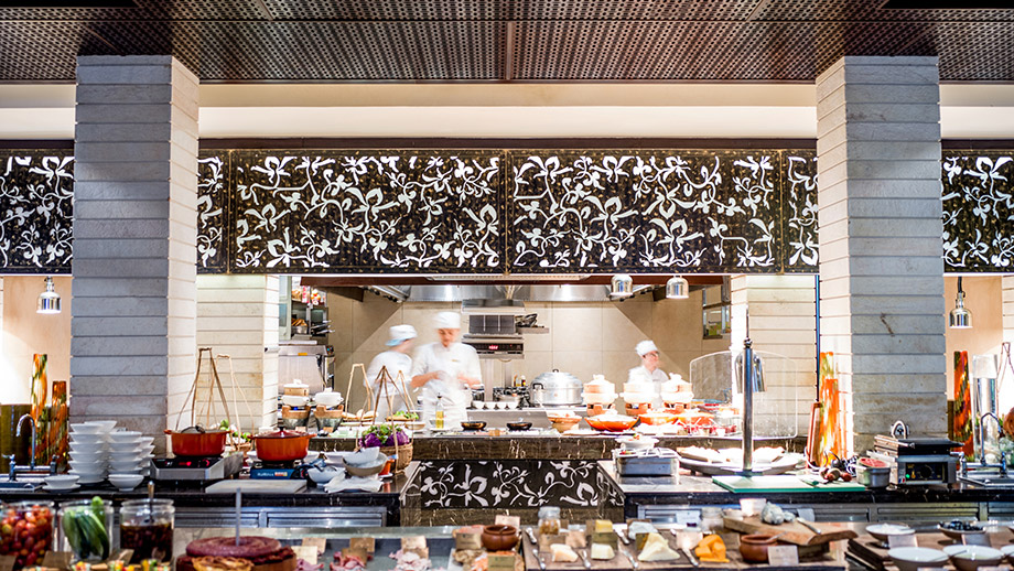 Banyan Tree Vietnam Lang Co Dining - The Watercourt