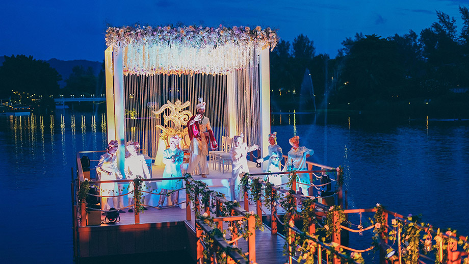 lagoon-deck-evening.jpg