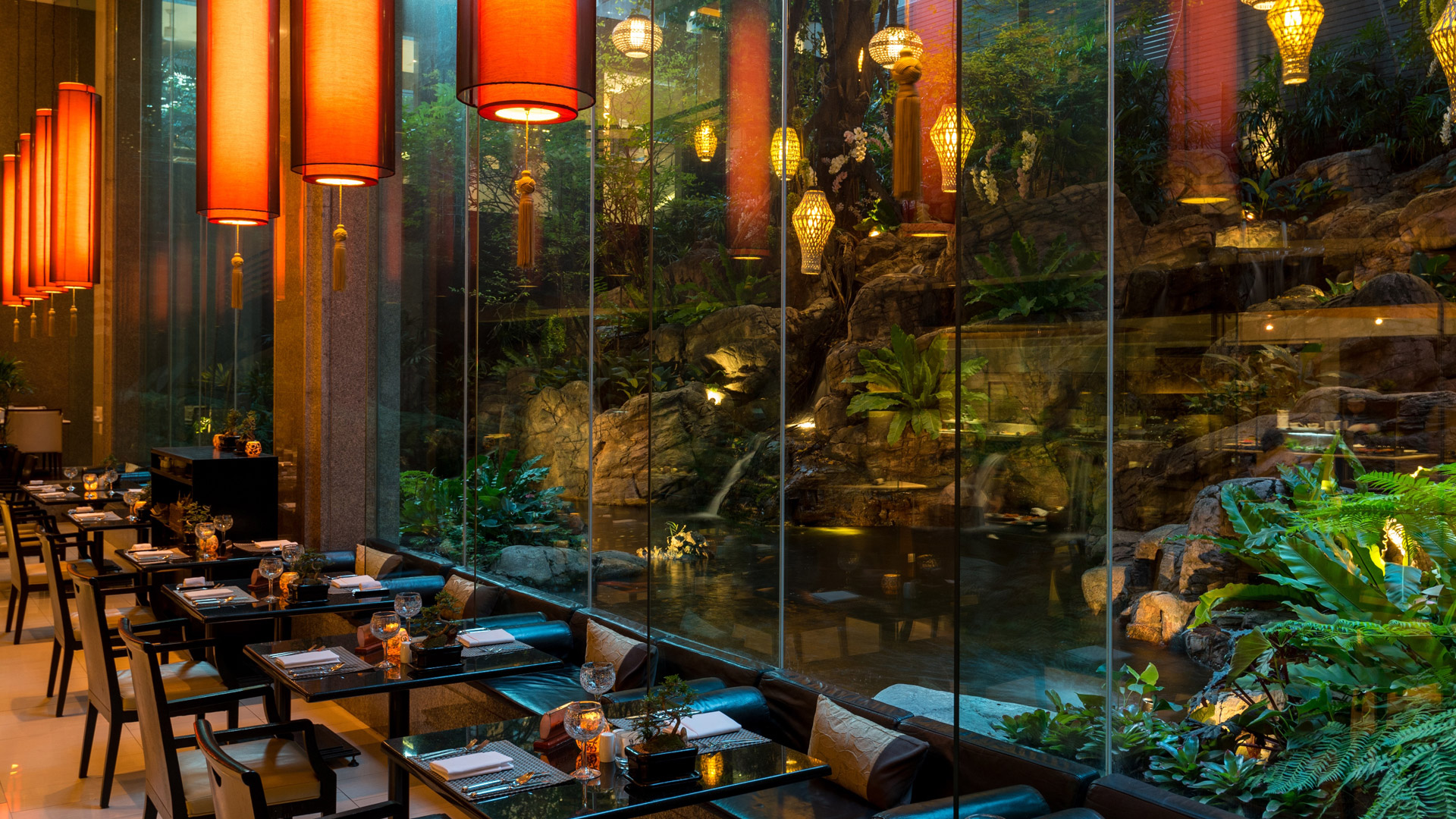 Banyan Tree Thailand Bangkok Dining - Romsai Dining Table