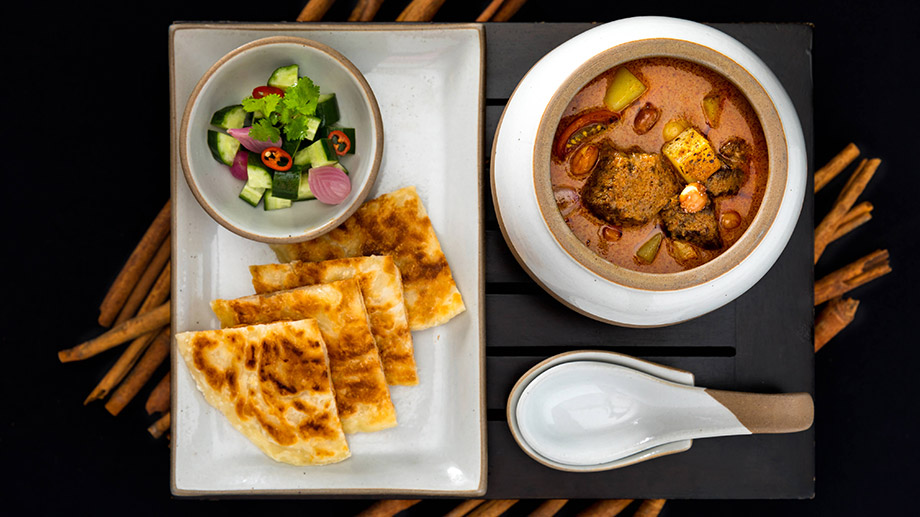Banyan Tree Thailand Phuket Dining - Saffron Beef Curry Side Roti
