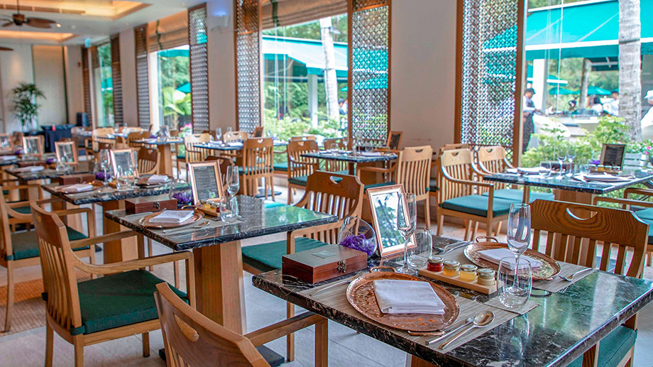 Banyan Tree Thailand Phuket Dining - Watercourt Interior Daylight