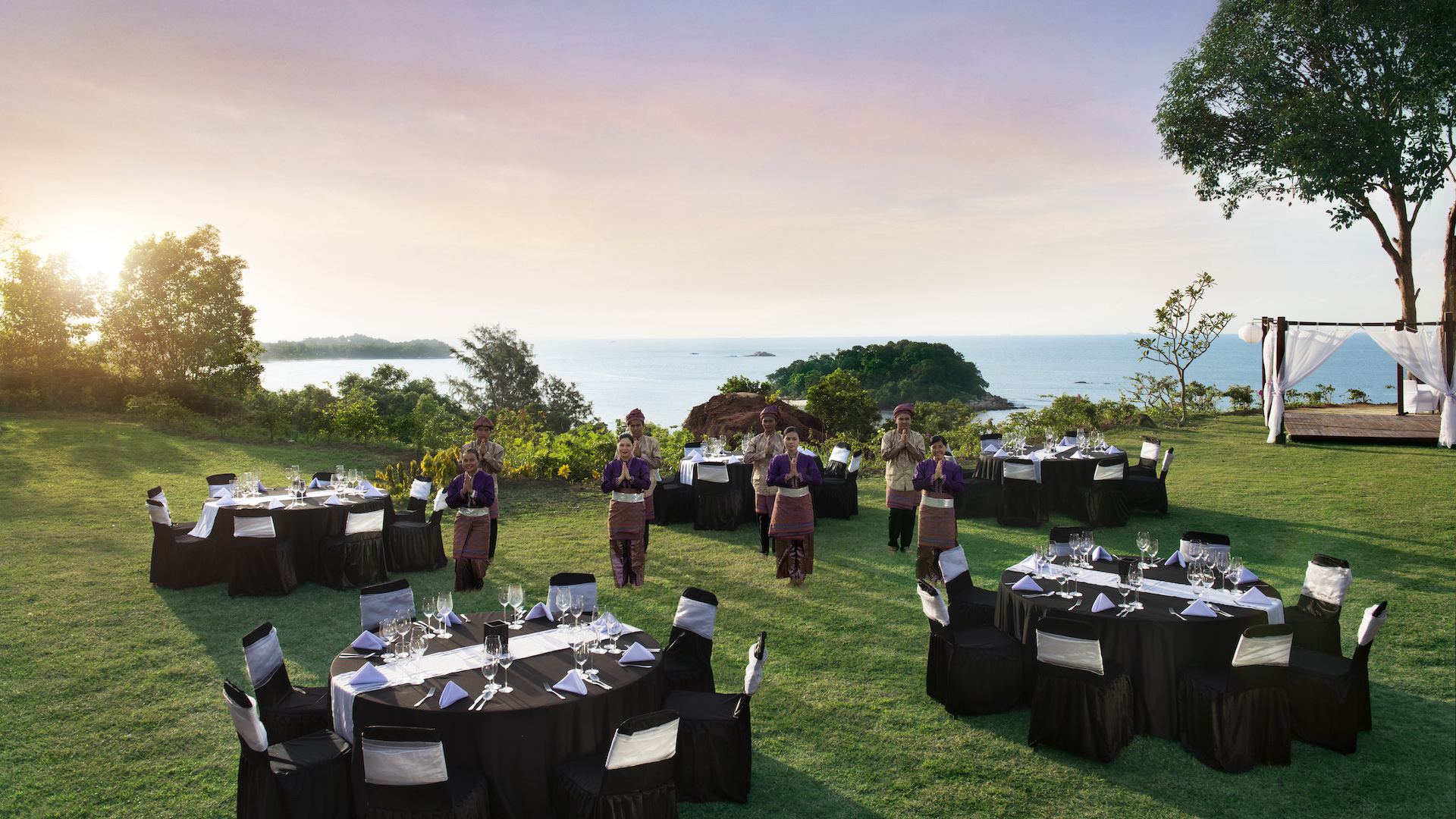 Banyan Tree Bintan Dining, Restaurants & Bars