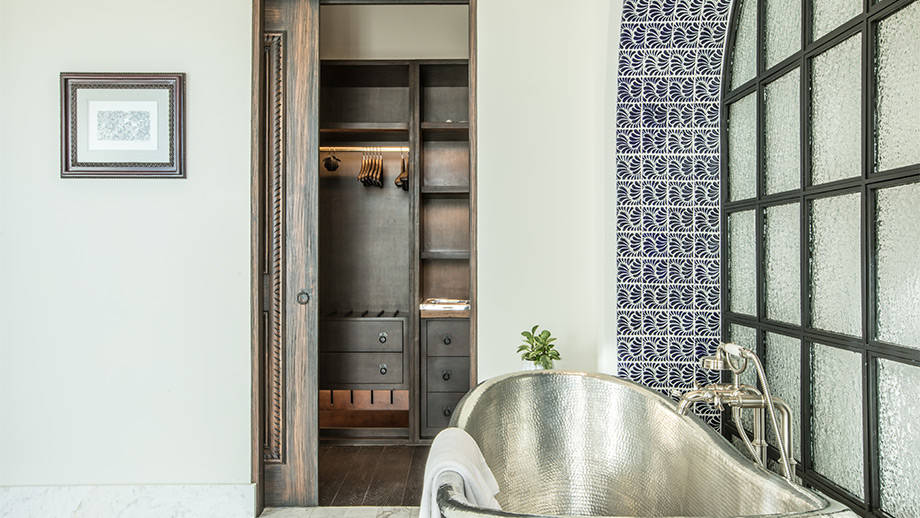 presidential suite bathroom