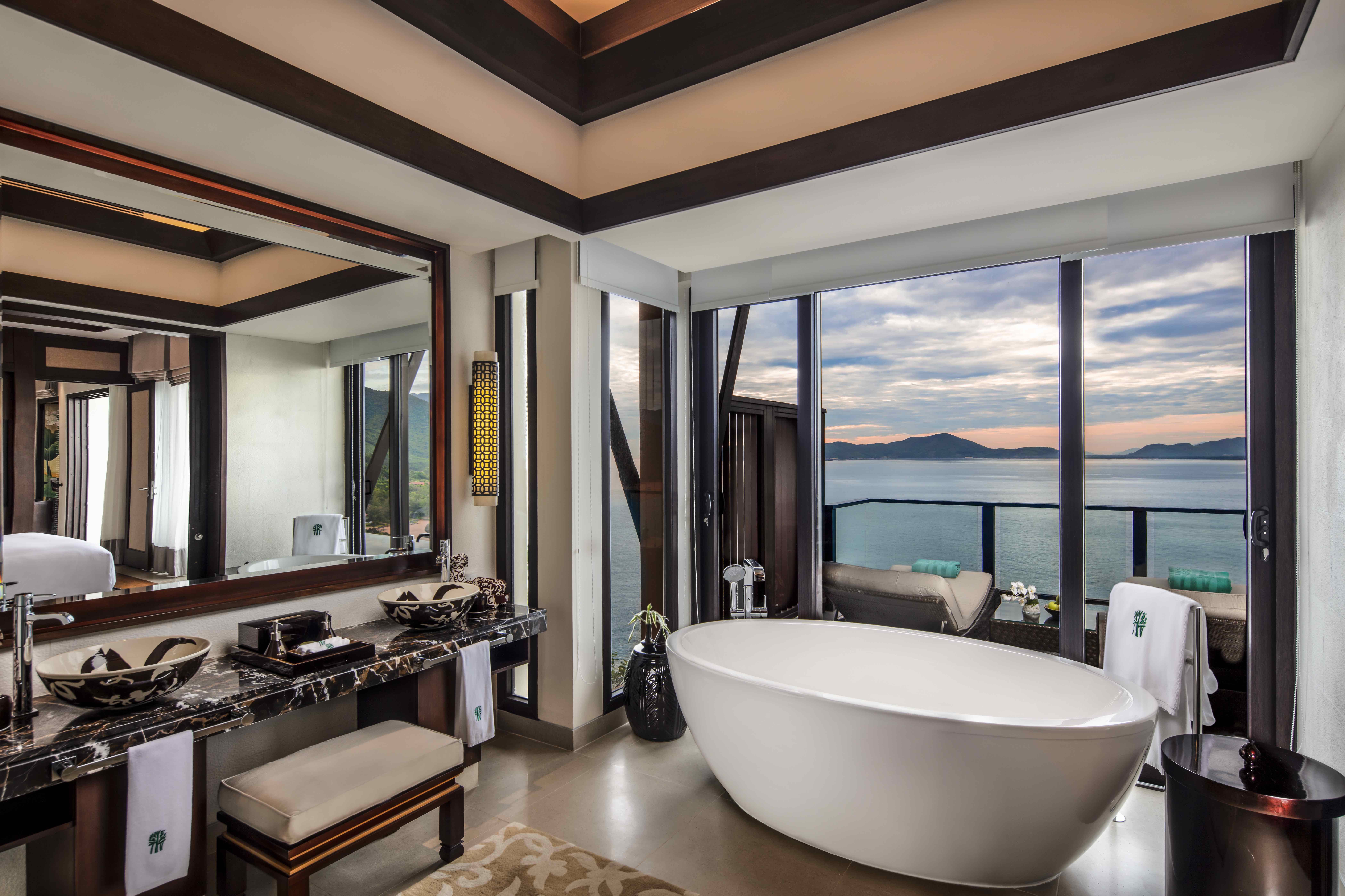 Seaview Hill Pool Villa Bathroom